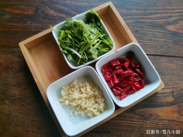 這個海鮮被稱作“小人仙”，肉質(zhì)肥美，用這個方法做，一盤不夠吃